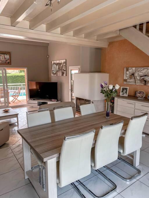 Magnifique Maison A Lentilly - Piscine ภายนอก รูปภาพ